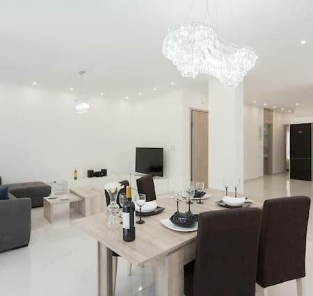 Despina'S Luxury Apt Downtown Heraklion  Bagian luar foto