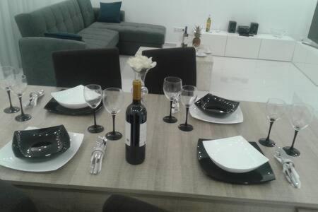 Despina'S Luxury Apt Downtown Heraklion  Bagian luar foto