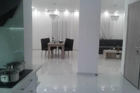 Despina'S Luxury Apt Downtown Heraklion  Bagian luar foto