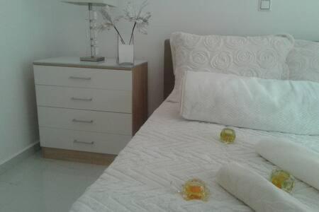 Despina'S Luxury Apt Downtown Heraklion  Bagian luar foto
