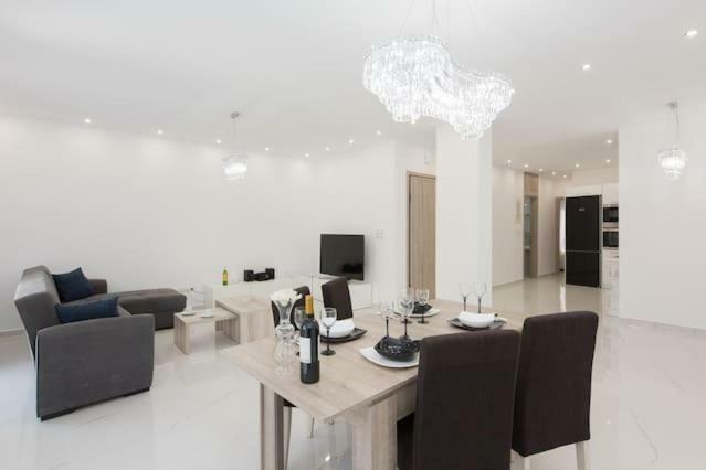 Despina'S Luxury Apt Downtown Heraklion  Bagian luar foto